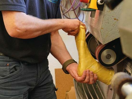 SCHLEIFEN UND NACHSPACHTELN – TERASKE SANITÄTSHAUS 4.1 e1745502050595 BEIL Kunststoffproduktions- und Handelsgesellschaft mbH